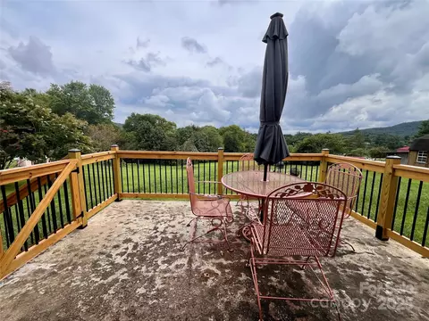 Exterior - 657 Arrowhead Trl, Marion, NC 28752 photo 2 of 9