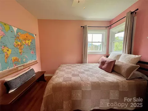Bedroom - 657 Arrowhead Trl, Marion, NC 28752 photo 2 of 3