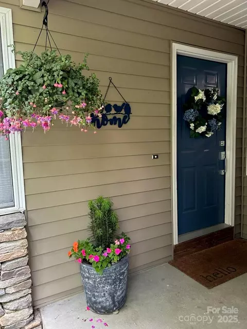 197 Highland Golf Dr, Flat Rock, NC 28731