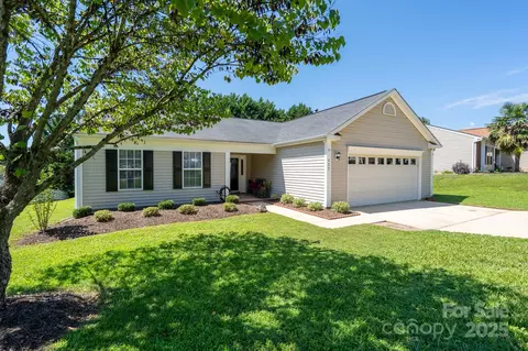 157 Brookstone Dr, Mount Holly, NC 28120
