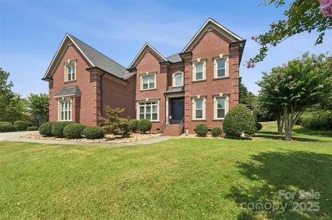 5518 Two Iron Dr, Matthews, NC 28104