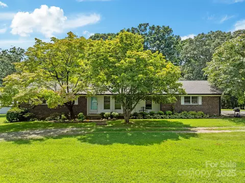 138 Deere Ln, Ellenboro, NC 28040