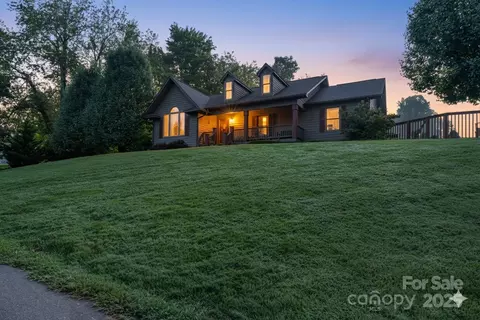 57 Stillwater Springs Rd, Burnsville, NC 28714