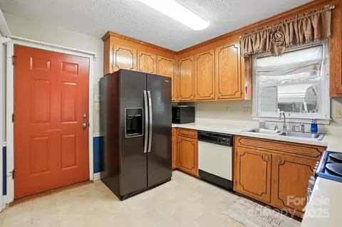 2402 Bearskin Ln, Monroe, NC 28110 photo 12