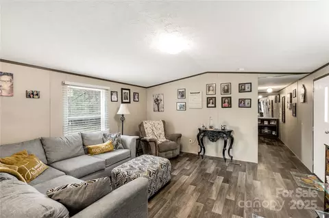 Living - 8115 Oaktree St, Sharon, SC 29742 photo 2 of 2