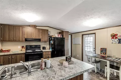 Kitchen - 8115 Oaktree St, Sharon, SC 29742 photo 2 of 2