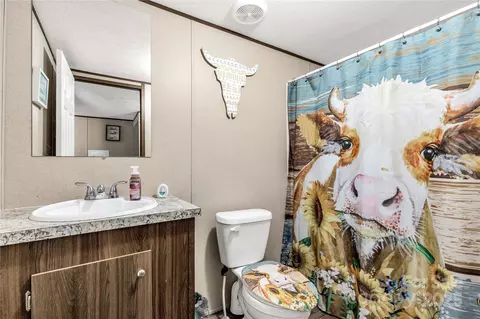 Bath - 8115 Oaktree St, Sharon, SC 29742 photo 1 of 1