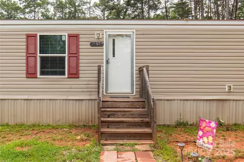 Exterior - 8115 Oaktree St, Sharon, SC 29742 photo 3 of 3