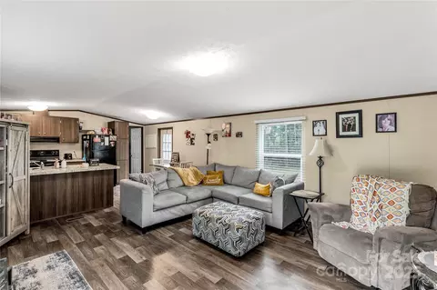 Living - 8115 Oaktree St, Sharon, SC 29742 photo 1 of 2