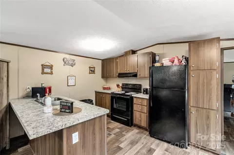 Kitchen - 8115 Oaktree St, Sharon, SC 29742 photo 1 of 2