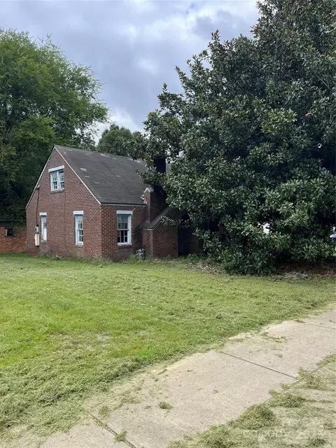 218 S Main St, Wingate, NC 28174