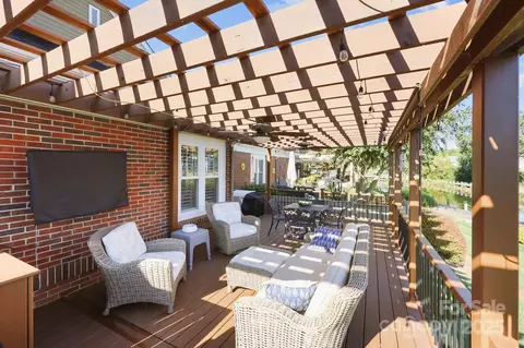 Exterior - 18405 Harborside Dr, Cornelius, NC 28031 photo 2 of 10