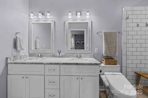 Bath - 18405 Harborside Dr, Cornelius, NC 28031 photo 2 of 5