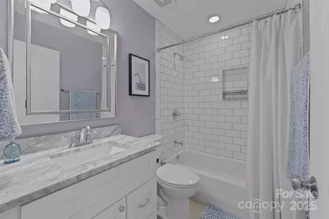 Bath - 18405 Harborside Dr, Cornelius, NC 28031 photo 1 of 5