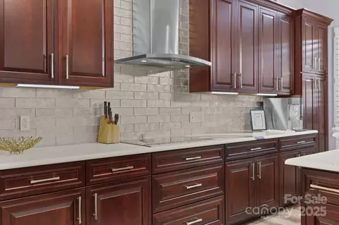 Kitchen - 18405 Harborside Dr, Cornelius, NC 28031 photo 4 of 6