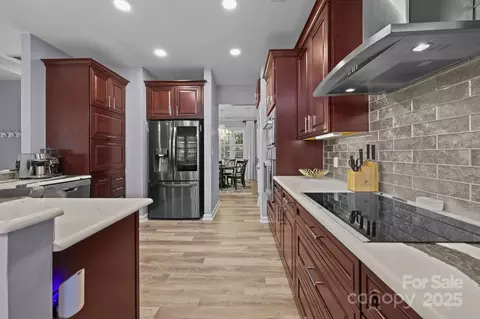 Kitchen - 18405 Harborside Dr, Cornelius, NC 28031 photo 5 of 6