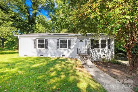 2301 Kennesaw Dr, Charlotte, NC 28216