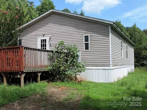 2065 Skyuka Rd, Columbus, NC 28722