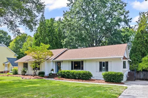 2116 Lynbridge Dr, Charlotte, NC 28270