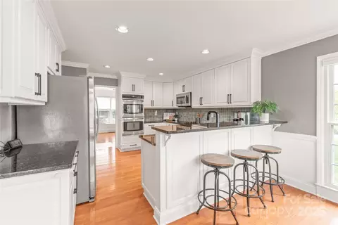 Kitchen - 421 Cranborne Chase Dr, Fort Mill, SC 29708 photo 5 of 8