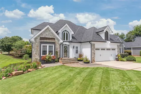 Exterior - 421 Cranborne Chase Dr, Fort Mill, SC 29708 photo 2 of 6