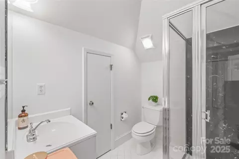 Bath - 421 Cranborne Chase Dr, Fort Mill, SC 29708 photo 5 of 6