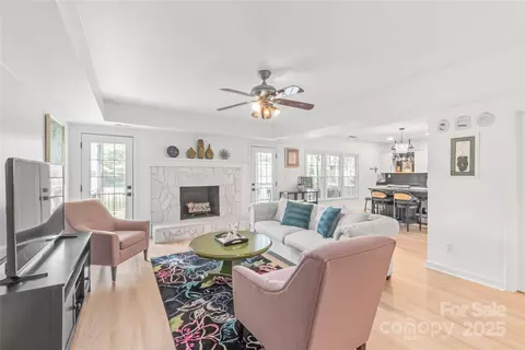 Living - 421 Cranborne Chase Dr, Fort Mill, SC 29708 photo 4 of 5