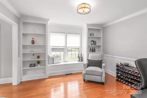 Living - 421 Cranborne Chase Dr, Fort Mill, SC 29708 photo 1 of 5