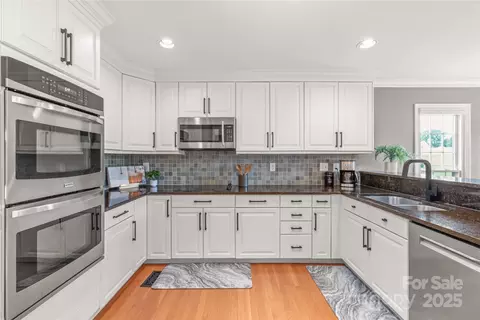 Kitchen - 421 Cranborne Chase Dr, Fort Mill, SC 29708 photo 2 of 8