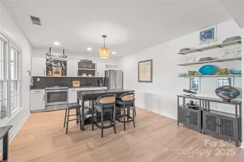Kitchen - 421 Cranborne Chase Dr, Fort Mill, SC 29708 photo 6 of 8