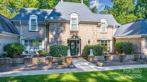 390 Forest Heights Dr, Marion, NC 28752