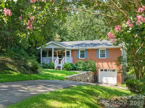 21 Laurel Park Dr, Arden, NC 28704