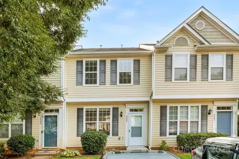 5557 Seths Dr, Charlotte, NC 28269