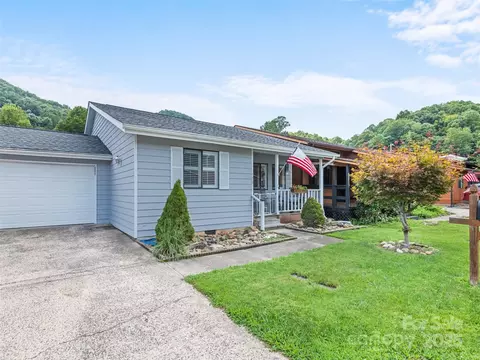 106 Market St, Maggie Valley, NC 28751