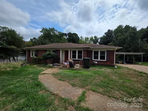 2266 9th Avenue Ne Dr NE, Hickory, NC 28601