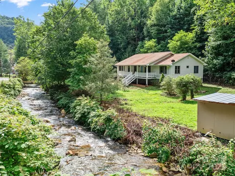 1393 Bald Mountain Rd, Burnsville, NC 28714