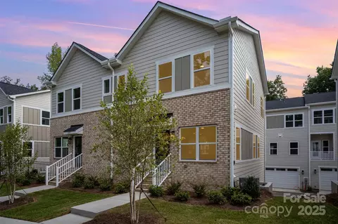 3928 Hager Dr, Charlotte, NC 28208