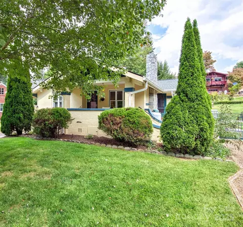 85 E Marshall St, Waynesville, NC 28786