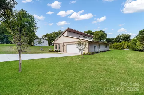 8516 Denbur Dr, Charlotte, NC 28215