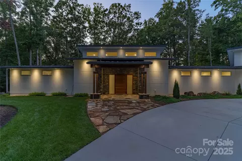 2725 Monarch Dr, Charlotte, NC 28214