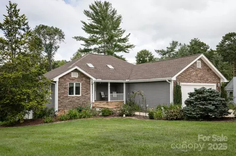 85 Hillcrest Dr, Weaverville, NC 28787