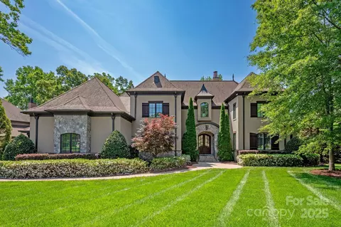 8021 Skye Lochs Dr, Waxhaw, NC 28173