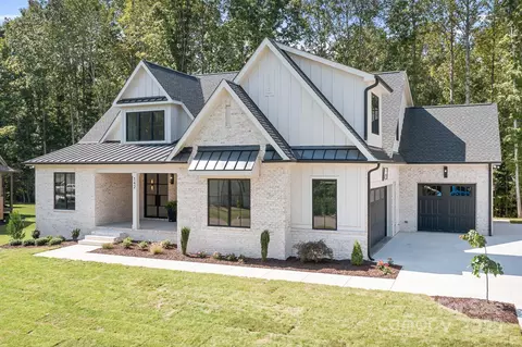 142 Castleview Ln, Mooresville, NC 28115