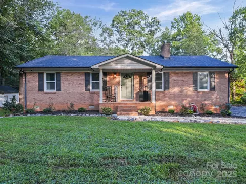 120 Harry Robinson St, Dallas, NC 28034