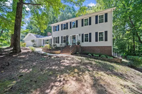 301 Woodbriar Trl, Gastonia, NC 28056