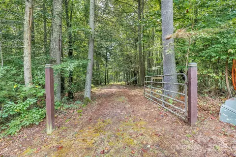 28 Caddis Ct, Marshall, NC 28753 photo 4