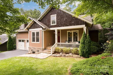 18 E Owl Creek Ln, Fairview, NC 28730