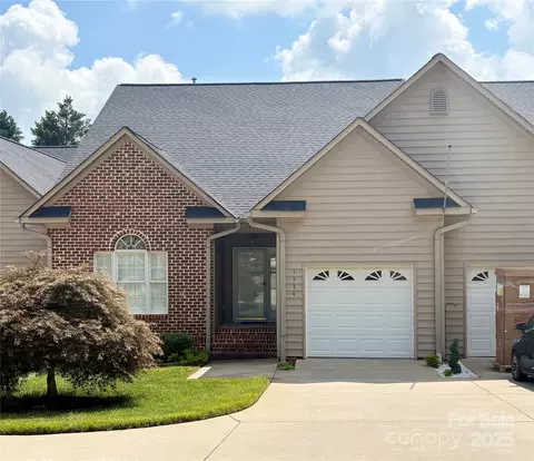1534 Forest Park Dr, Statesville, NC 28677