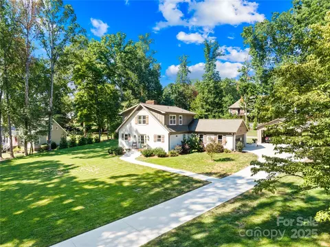 174 Woodstream Cir, Mooresville, NC 28117