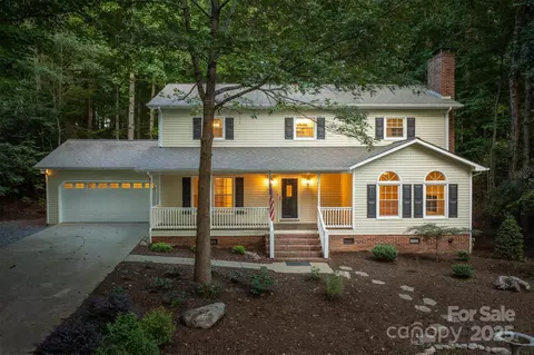 1026 Wellington Ct, Lenoir, NC 28645